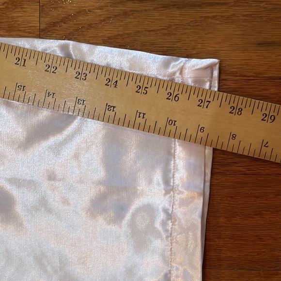 Rosa’s Closet Women Pajama Set Size Medium Pink Floral top solid pants Buttons - Picture 11 of 13